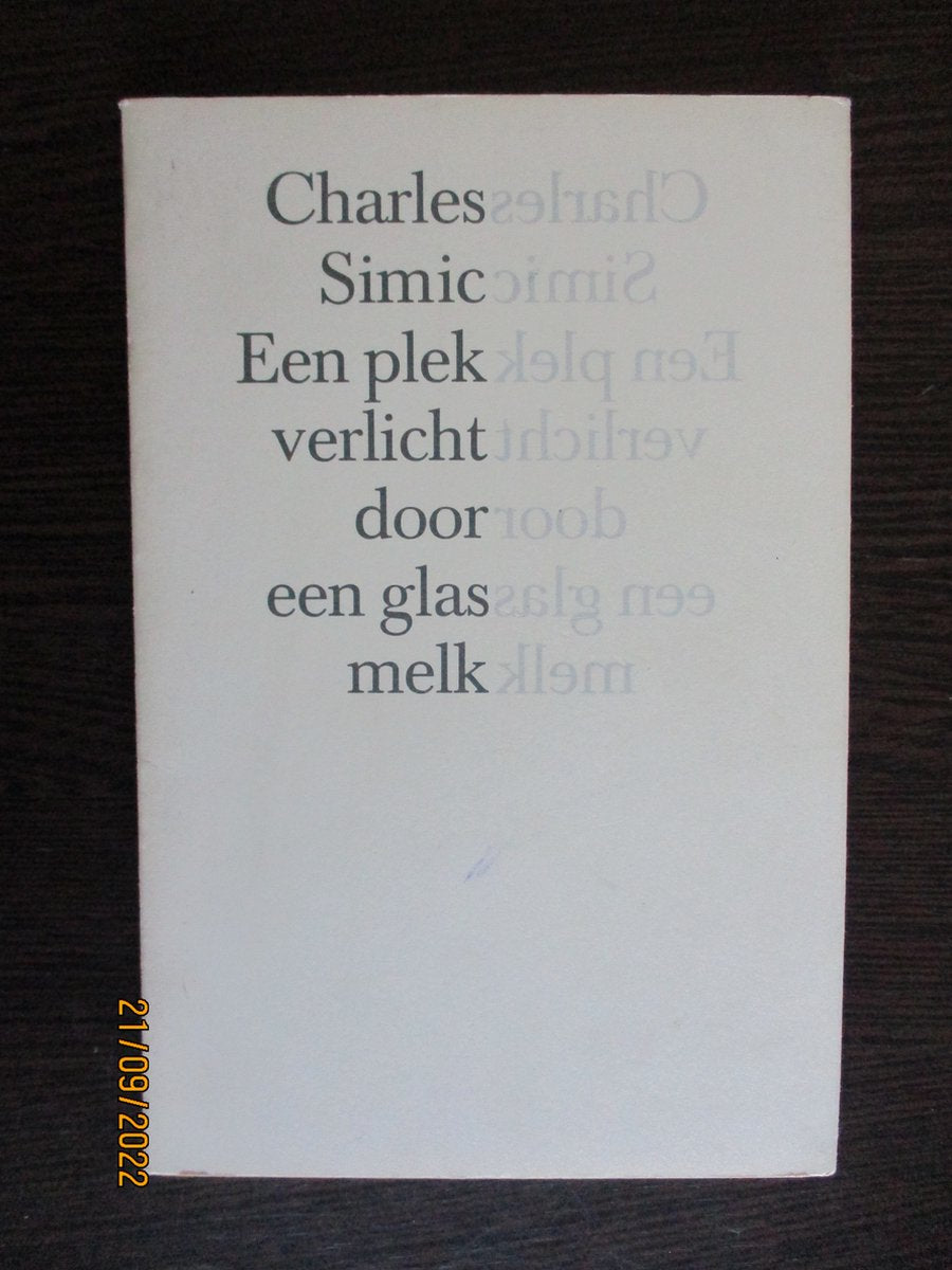 Een plek verlicht door een glas melk