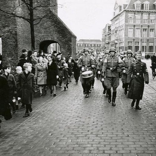 De Tweede Wereldoorlog in honderd foto's