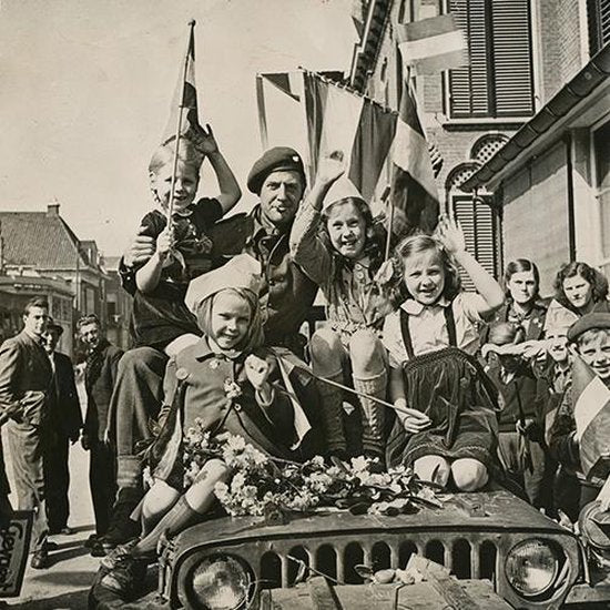 De Tweede Wereldoorlog in honderd foto's